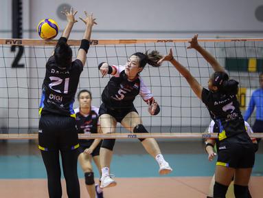 Timnas Voli Putri Singapura melakukan pemusatan latihan di Indonesia pada 1-5 Desember 2022 di Padepokan Voli Jenderal Kunarto, Sentul, Bogor, Jawa Barat. (Bola.com/Bagaskara Lazuardi)