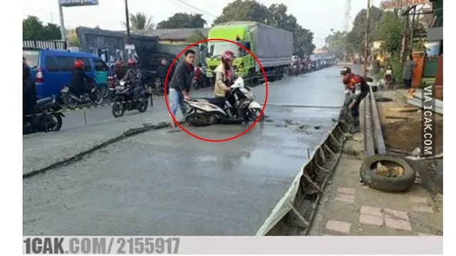6 Kelakuan Nyeleneh Orang saat Macet Ini Bikin Geleng Kepala