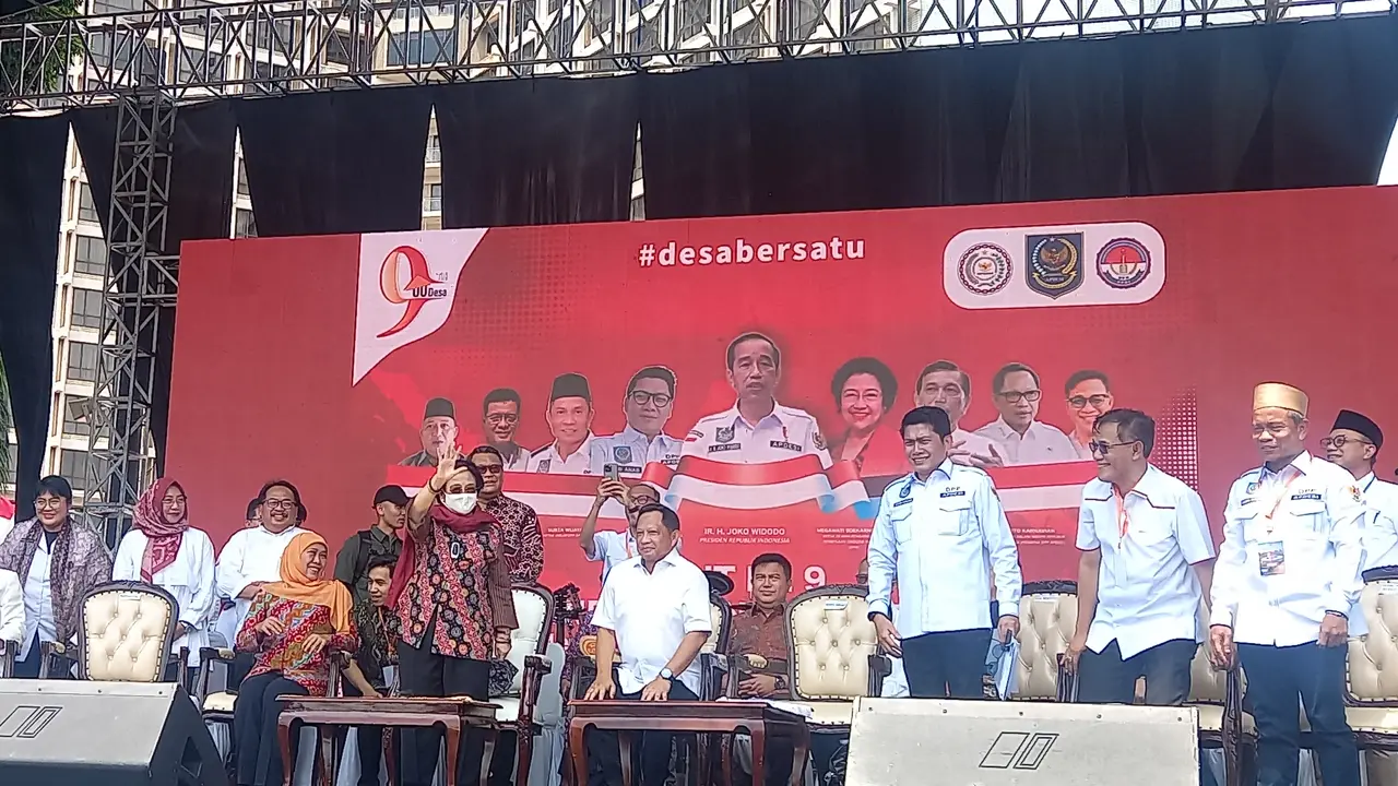 Ketua Umum PDIP Megawati Sukarnoputri hadir dalam acara Hari Desa Nasional di Parkir Timur Senayan, Gelora Bung Karno, Jakarta, Minggu (19/3/2023).