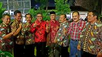 Caleg PDIP Johan Budi bersama Sekjen Hasto Kristiyanto. (Liputan6.com/Putu Merta Surya Putra)