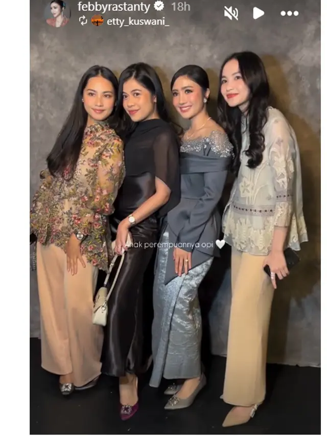 6 Potret Kebaya Febby Rastanty di Resepsi Nikah Sang Adik, Gaya Off-Shoulder Elegan