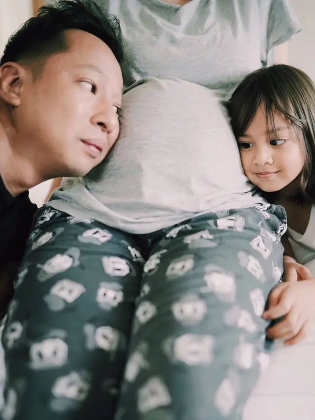 Ringgo Agus menanti kelahiran anak keduanya bersama Sabai Morscheck (https://www.instagram.com/p/CGg_n-Sg4E4/)