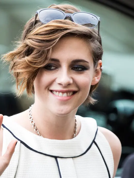 Bahkan dengan penampilannya, laman Movie Pilot bahkan menyamakan Kristen Stewart dengan Taylor Swift. (Bintang/EPA)