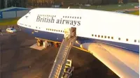 Bekas pesawat British Airways diubah jadi tempat pesta. (dok. Instagram @negus747/https://www.instagram.com/p/CZHnZfAIIxg/Dinny Mutiah)