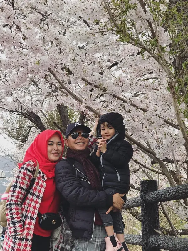 [Bintang] Seru, Ini 8 Foto Liburan Ayu Ting Ting di Jepang