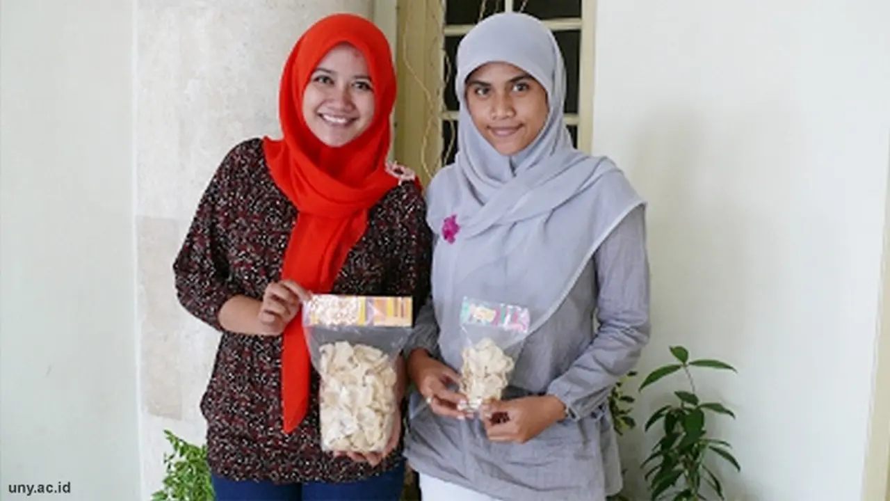 kerupuk-belalang-130729b.jpg