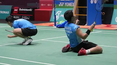 Ganda putri Indonesia Apriyani Rahayu/Siti Fadia Silva Ramadhanti berselebrasi usai mengalahkan Zhang Shu Xian/Zheng Yu dari China pada pertandingan final turnamen bulu tangkis Malaysia Open di Bukit Jalil Axiata Arena, Kuala Lumpur, Malaysia, Minggu (3/7/2022). Apri/Fadia menang dengan skor 21-18, 12-21, dan 21-19. (AP Photo/Vincent Thian)