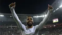 4. Alexandre Lacazette, menurut info Gianluca Di Marzio, striker Lyon ini sedang melakukan pendekatan dengan West Ham. Guna memuluskan transfer pria 25 tahun ini The Hammers sudah menyiapkan dana 32 juta poundsterling. (AFP/Romain Lafabregue)