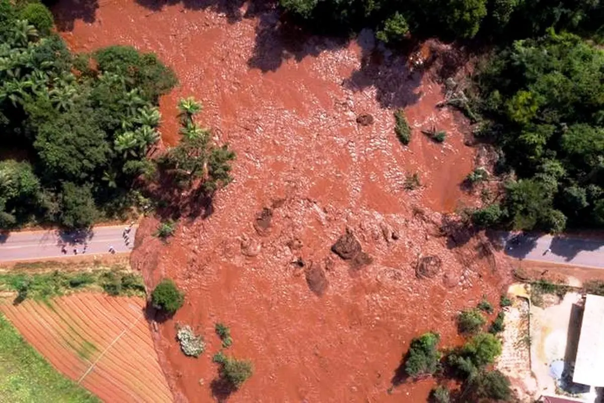 Bendungan yang ada di dekat tambang bijih besi Feijao di Brasil, ambrol (Credit: Bruno Correia/Nitro via AP)