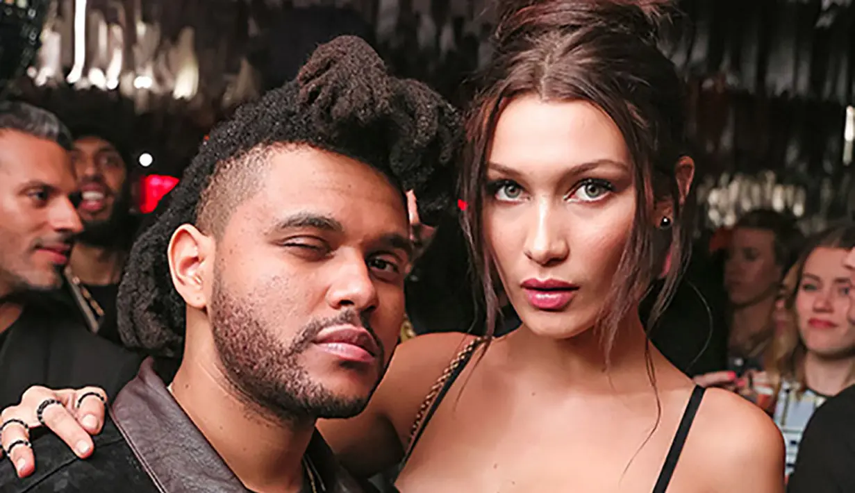 "Mereka berpelukan dan berciuman saat Bella berada di pangkuan The Weeknd," ujar seorang sumber. (popcake.tv)