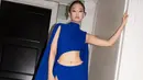 Jennie Blackpink tampil dengan warna Royal Blue dalam acara Met Gala 2024. Dirinya tampil anggun dengan gaun dari Alaïa yang dibuat khusus oleh desainer Pieter Mulier. (Liputan6.com/IG/@maisonalaia)