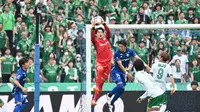 Kiper Machida Zelvia, Kosei Tani, tampil luar biasa di J1 League musim ini. Ia membantu Machida Zelvia mencatatkan 14 clean sheet hingga pekan ke-30 J1 League musim ini. Catatan luar biasa sebagai tim promosi. (Bola.com/Dok. J-League)