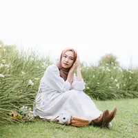 ilustrasi Cara Menggunakan Makeup Natural Hijab/ Muhammad Ruqi Yaddin/unsplash.com