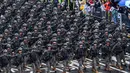 Parade militer Korea Selatan ini berlangsung di kawasan komersial dan bisnis di puast kota Seoul. (Anthony WALLACE/AFP)