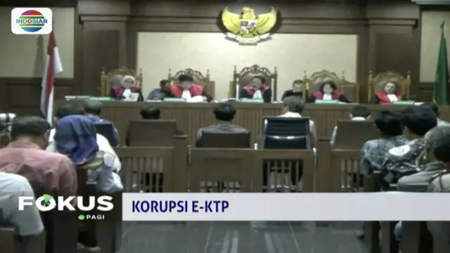 Hadir sebagai saksi di sidang kasus korupsi KTP elektronik, terpidana Setya Novanto beberkan nama anggota DPR penerima suap.