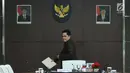 Ketua KOI, Erick Thohir jelang mengikuti rapat evaluasi SEA Games 2017 dan progres persiapan Asian Games 2018 di Jakarta, Senin (2/10). Rapat berlangsung di kantor Kemenko PMK dan dipimpin Puan Maharani. (Liputan6.com/Helmi Fithriansyah)