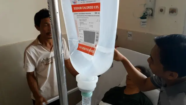 Sumartin menderita patah tulang dan trauma kepala akibat tertabrak kuda balap di Kebumen. (Liputan6.com/Muhamad Ridlo)