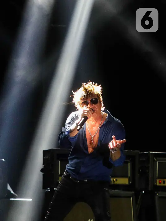 Grup musik rock asal Amerika, Steelheart saat tampil pada acara The 90's Festival 2024 di Gambir Expo Kemayoran, Jakarta, Sabtu (10/8/2024). (Liputan6.com/Herman Zakharia)