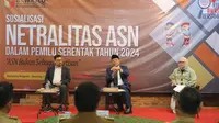 Wali Kota Tangerang Selatan Benyamin Davnie saat menghadiri Sosalisasi BAWASLU soal Netralitas ASN dalam Pemilu Serentak tahun 2024. (Dok. Liputan6.com/Pramita Tristiawati)