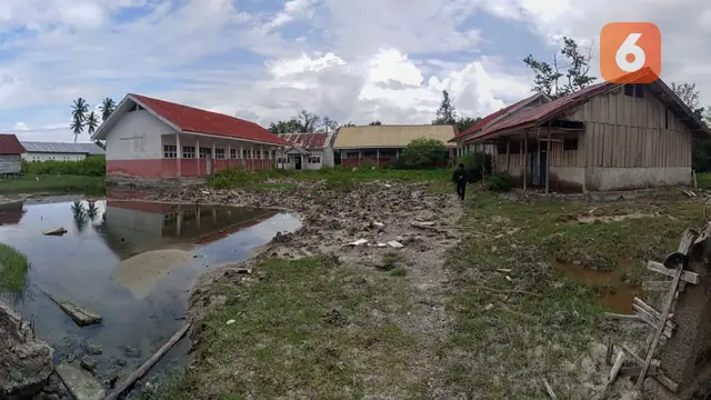 Bangunan SD yang rusak akibat rob di Desa Labean, Kecamatan Balaesang, Kabupaten Donggala.
