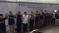 Deklarasi tolak dan lawan politik uang dan politisasi SARA di Pilkada Luwu 2018, Rabu (14/2/2018). (Liputan6.com/Eka Hakim)