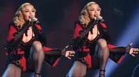 Madonna Digantung Saat Tampil di Grammy Awards 2015