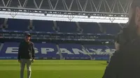 Evan Dimas mendarat di Bandara El Prat, Barcelona, bersamaan dengan skuat Valencia yang akan menjalani duel kontra Barcelona.