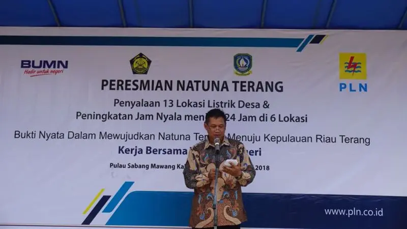 PT PLN (Persero) resmi melistriki 13 desa di Kabupaten Natuna, Kepulauan Riau, Selasa (29/5/2018). (Nurseffi/Liputan6.com)