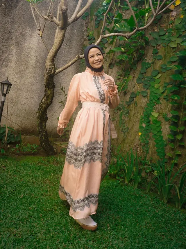 6 Gaya Berhijab Tantri Kotak yang Bisa Jadi Inspirasi Bagi Para Hijabers