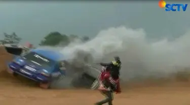 Keduanya hanya menderita luka ringan di tangan. Bahkan sang pembalap sempat panik dan berteriak.