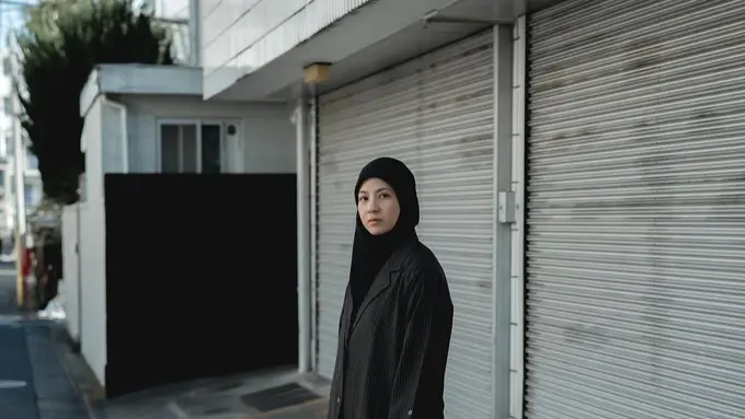 Inspirasi Fashion Hijab dari Tunik sampai Kulot ala Natasha Rizky (Instagram/@natasharizkynew)
