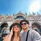 BCL dan Tiko Aryawardhana berkunjung ke Coloseum, menikmati suasana Venezia, dan mampir ke Capri. Adik Ashraf Sinclair, Adam Sinclair turut berkomentar. (Foto: Dok. Instagram @itsmebcl)