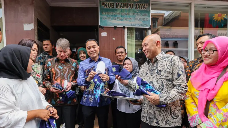 Menteri Koperasi dan UKM Teten Masduki ingin menyulap kawasan Dolly, Kecamatan Putat Jaya, Surabaya menerapkan konsep kota masa depan (future cities).