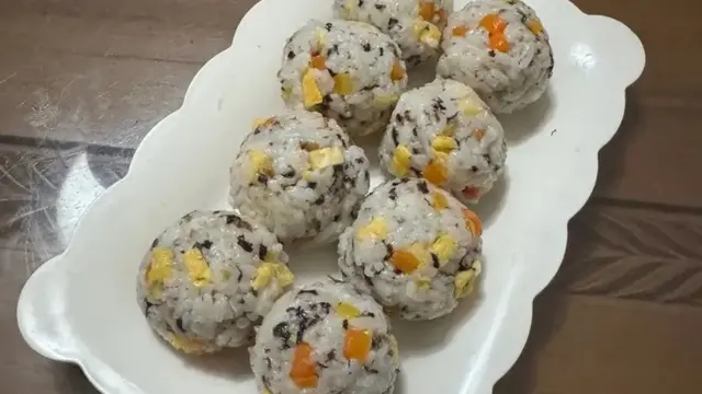 Resep nasi kepal nori telur. (dok. Cookpad @noni3112)