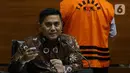 Deputi Bidang Penindakan dan Eksekusi KPK, Karyoto menyampaikan rilis penahanan Dirut PT Bina Karya Raya, Simon Pampang dan Jusie Andra Pribadi Pampang (Direktur PT Bumi Abadi Perkasa) sebagai tersangka kasus dugaan suap terkait pelaksanaan berbagai proyek infrastruktur di Kabupaten Maberamo Tengah, Papua yang melibatkan Bupati Mamberamo Tengah, Ricky Ham Pagawak di Gedung KPK, Jakarta, Kamis (8/9/2022). (Liputan6.com/Helmi Fithriansyah)