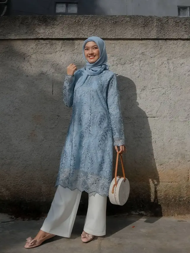 6 Potret Terbaru Ana Riana yang Mantap Berhijab, Banjir Pujian