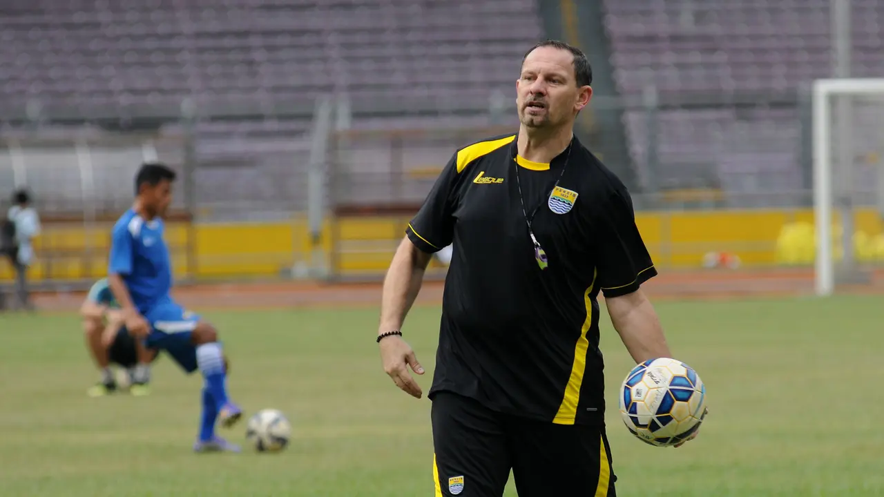 Persib Masih Harus Menilai Dejan di Level Kompetisi