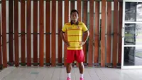 Andik Vermansah dengan kostum latihan Selangor FA. (Bola.com/Nicklas Hanoatubun)