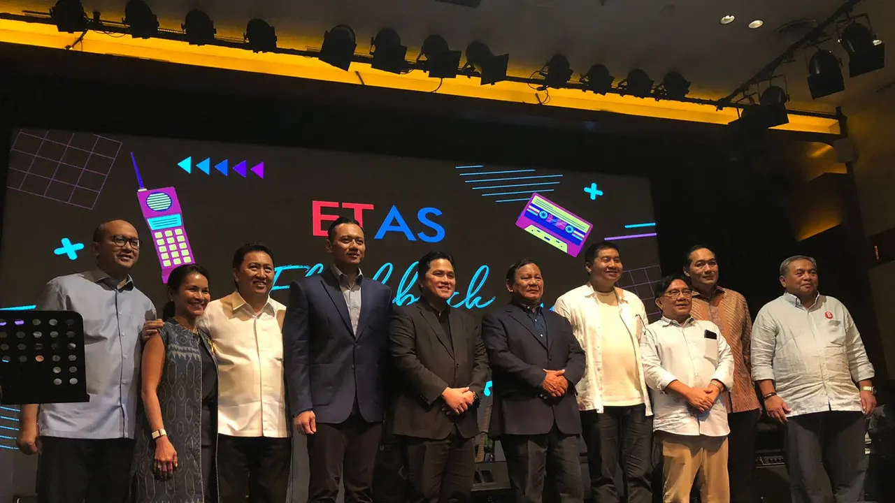 Erick Thohir mengadakan acara Relawan Erick Thohir alumni Amerika Serikat for 02 (ETAS) di Plaza Senayan, Jakarta, Senin (22/1/2024). Acara ini dihadiri oleh Calon Presiden Nomor Urut 2 Prabowo Subianto. (Tira/Liputan6.com)