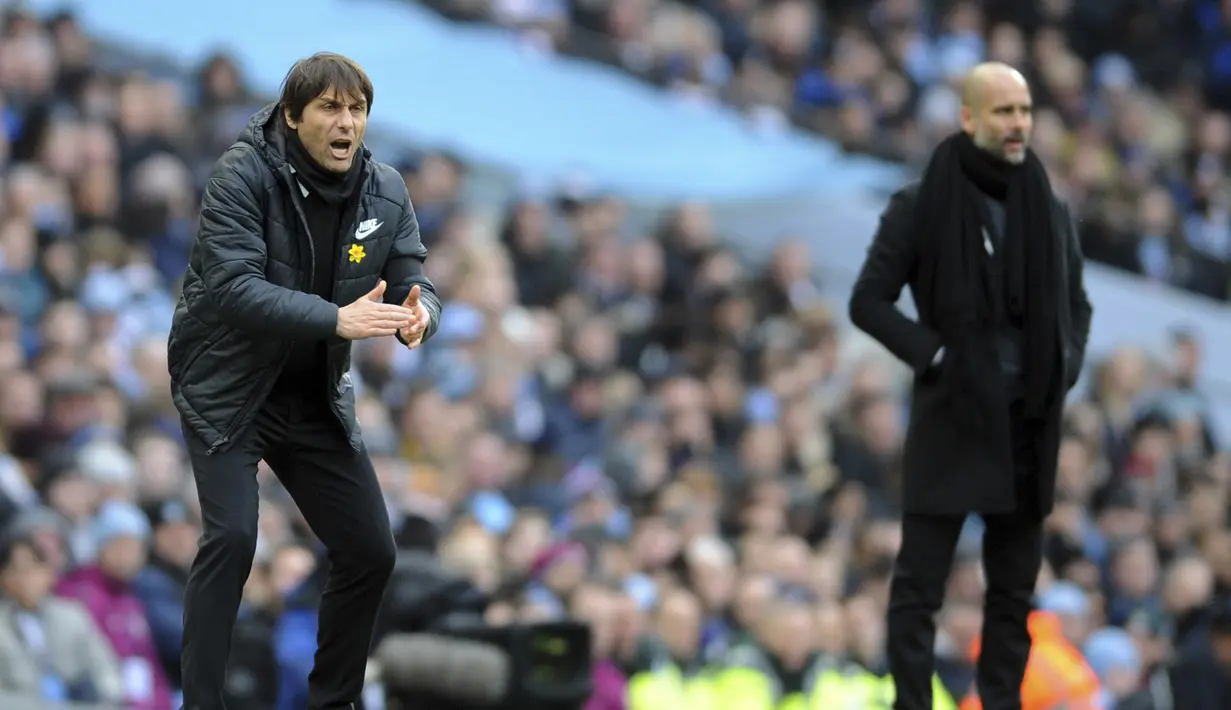Ekspresi pelatih Chelsea, Antonio Conte dan pelatih Manchester City, Josep Guardiola saat memimpin timnya pada lanjutan Premier League di Etihad Stadium, Manchester, (04/03/2018). Manchester City menang 1-0. (AP/Rui Vieira)