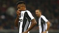 Gelandang Juventus asal Brasil, Alex Sandro. (AFP/Marco Bertorello)