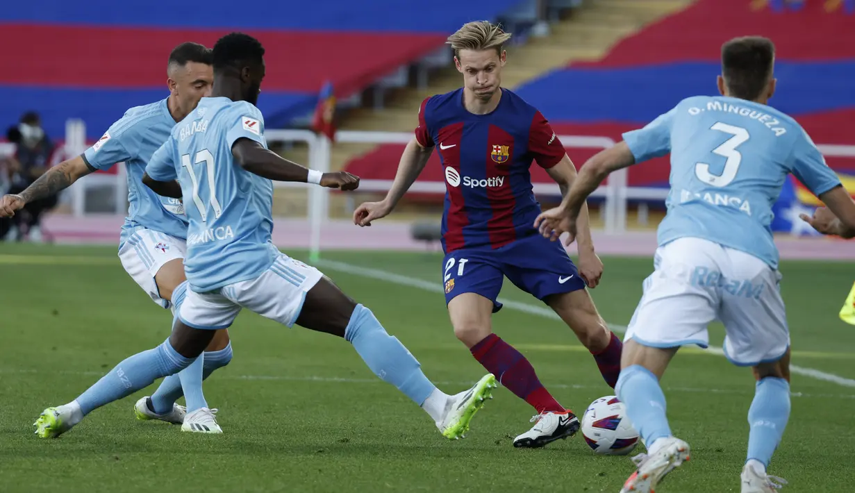 Hasil ini membawa Barcelona memuncaki klasemen sementara La Liga. (AP Photo/Joan Monfort)