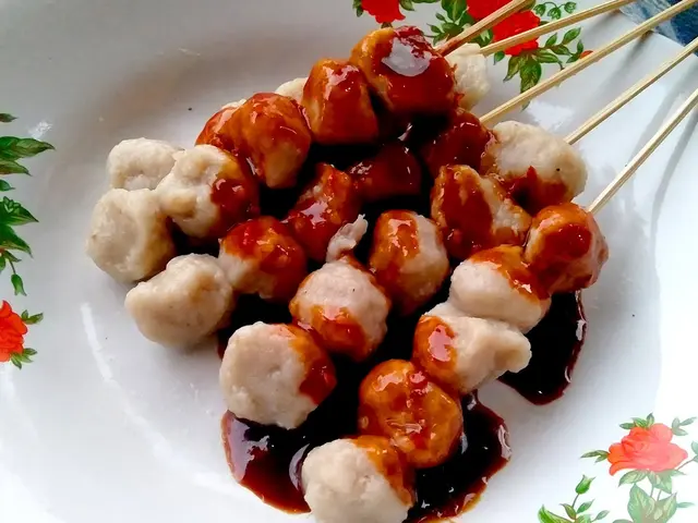 Serupa Tapi Tak Sama Ini Perbedaan Cimol Cilok Dan Pentol Lifestyle Fimela Com