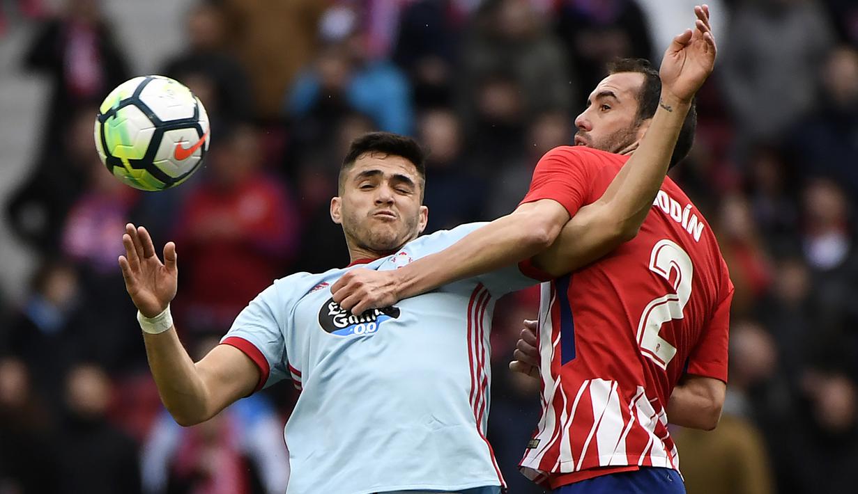 Penyerang Celta Vigo, Maxi Gomez (kiri) mencatatkan namanya pada daftar top scorer La Liga Santander dengan koleksi 17 gol, Maxi pun menempati posisi ketujuh pada klasemen akhir. (AFP/Pierre-philippe Marcou)