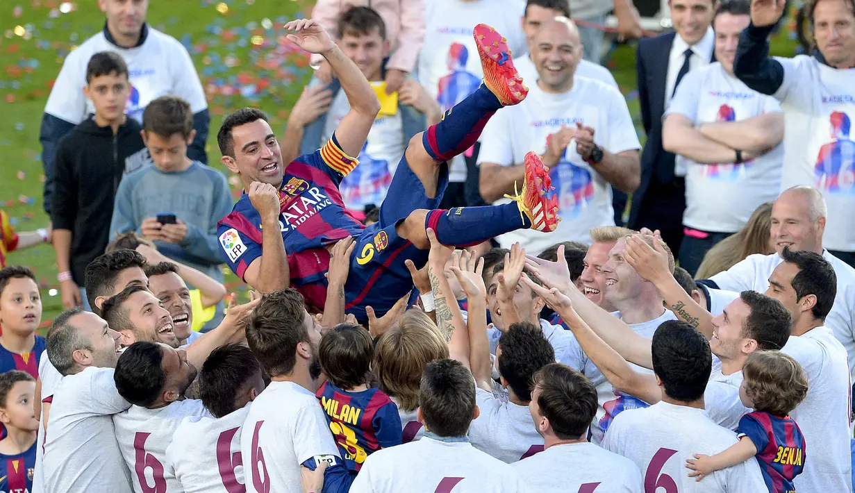 Xavi Hernandez. Gelandang elegan legenda Barcelona ini total bermain dalam 17 musim, mulai 1998/1999 hingga 2014/2015 dengan total tampil sebanyak 767 laga dengan torehan 85 gol. Ia pensiun pada 2019 bersama Al Sadd di Liga Qatar yang dibelanya selama 4 musim. (Foto: AFP/Josep Lago)