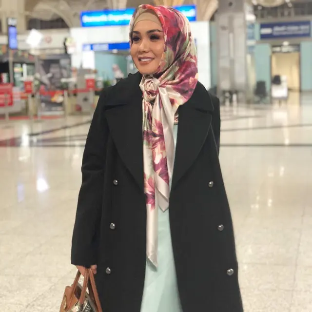 Gaya Yuni Shara Dalam Balutan Hijab