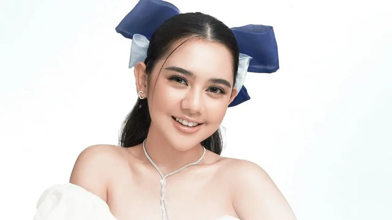 Ziva Magnolya (https://www.instagram.com/p/C9H9y4bS5gq/)