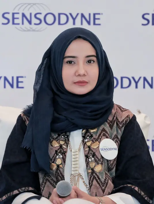 "Aku sebagai orangtua angkat tapi di balik itu dia pinter banget, nilai-nilainya bagus di sekolah dan pelajaran agamanya juga oke," tandas Zaskia Sungkar. (Adrian Putra/Bintang.com)