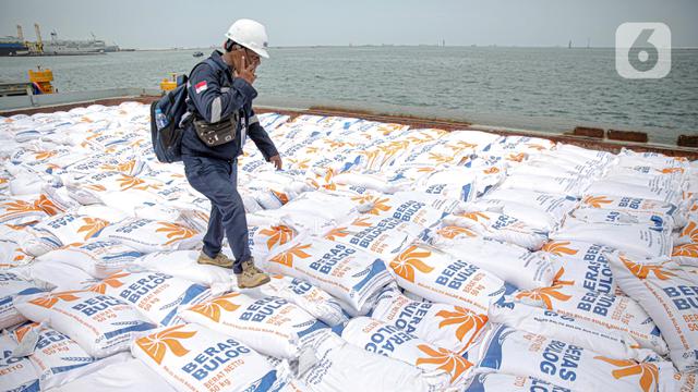 5000 Ton Beras Impor Asal Vietnam Tiba di Pelabuhan Tanjung Priok