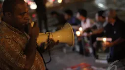 seorang dari  "Papua Itu Kita" saat memberikan orasi sebagi bentuk solidaritas papua itu kita dibundaran HI, Jakarta, Kamis (18/12/2014). (Liputan6.com/Faizal Fanani)